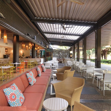 Outdoor dining area at Adina Apartment Hotel