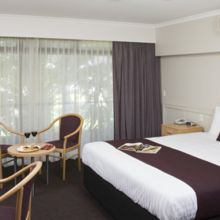 Superior King Room at Mercure Alice Springs