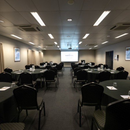 Meeting room at Novotel Darwin Airport 