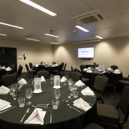 Meeting room at Novotel Darwin Airport 