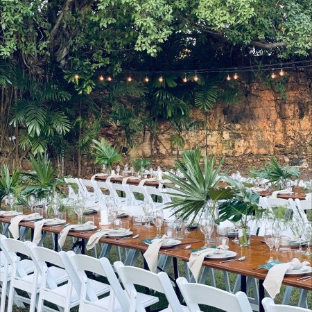 Outdoor function space with set tables 