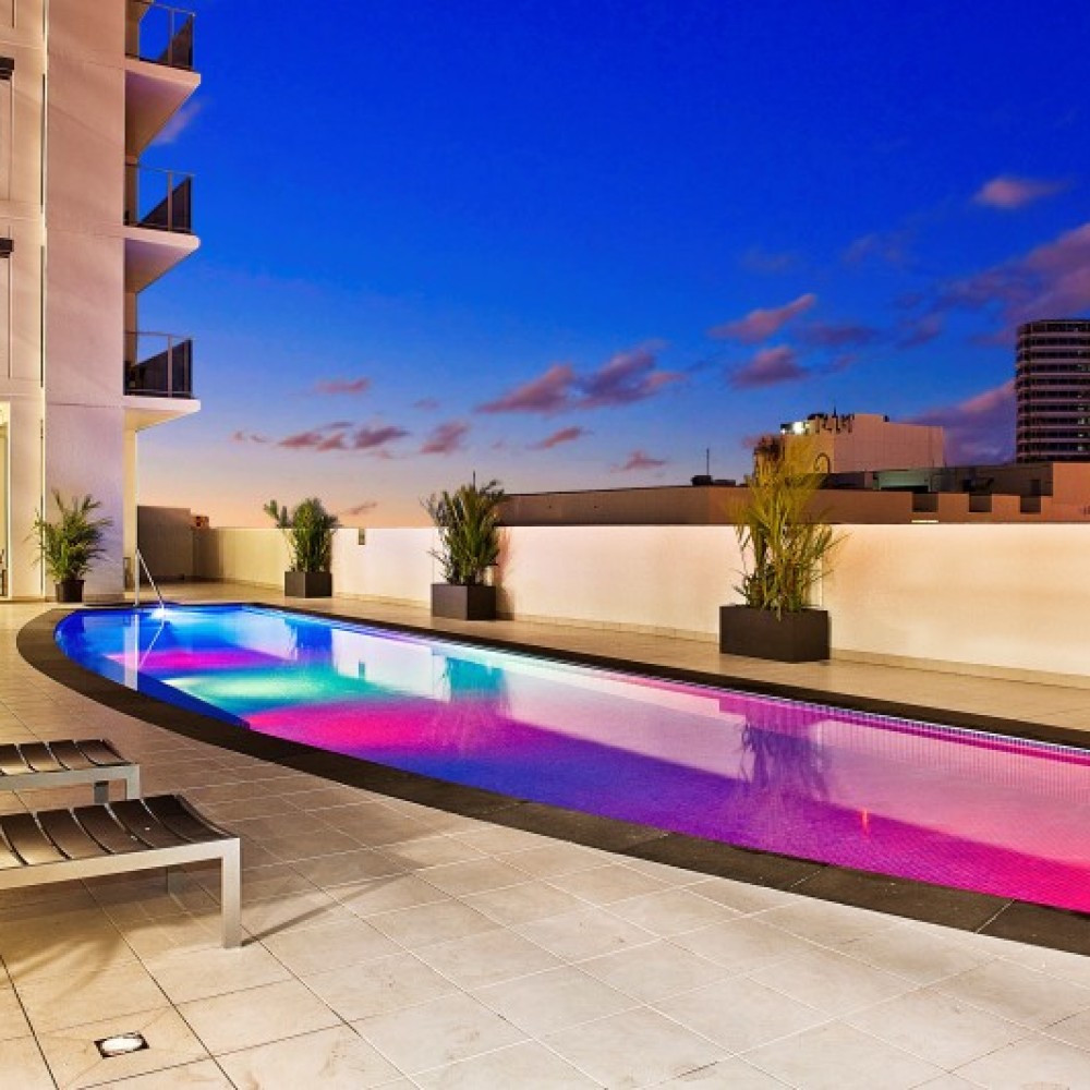 Pool at Oaks Elan Darwin 